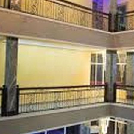 Room In Lodge - Hampton Towers Spa Asaba Buitenkant foto