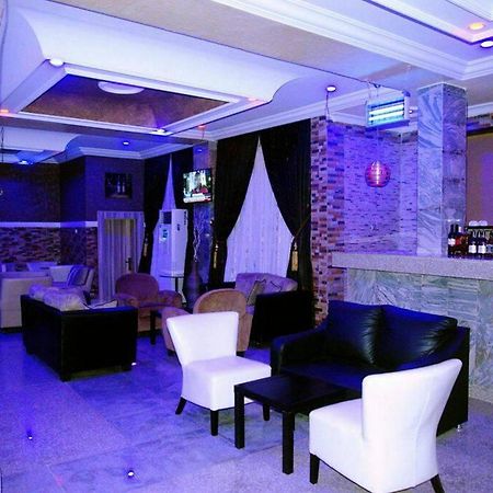 Room In Lodge - Hampton Towers Spa Asaba Buitenkant foto