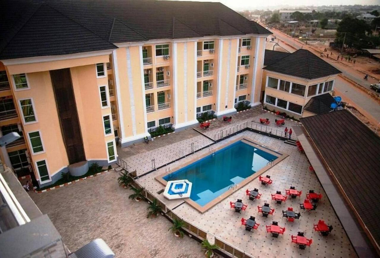 Room In Lodge - Hampton Towers Spa Asaba Buitenkant foto