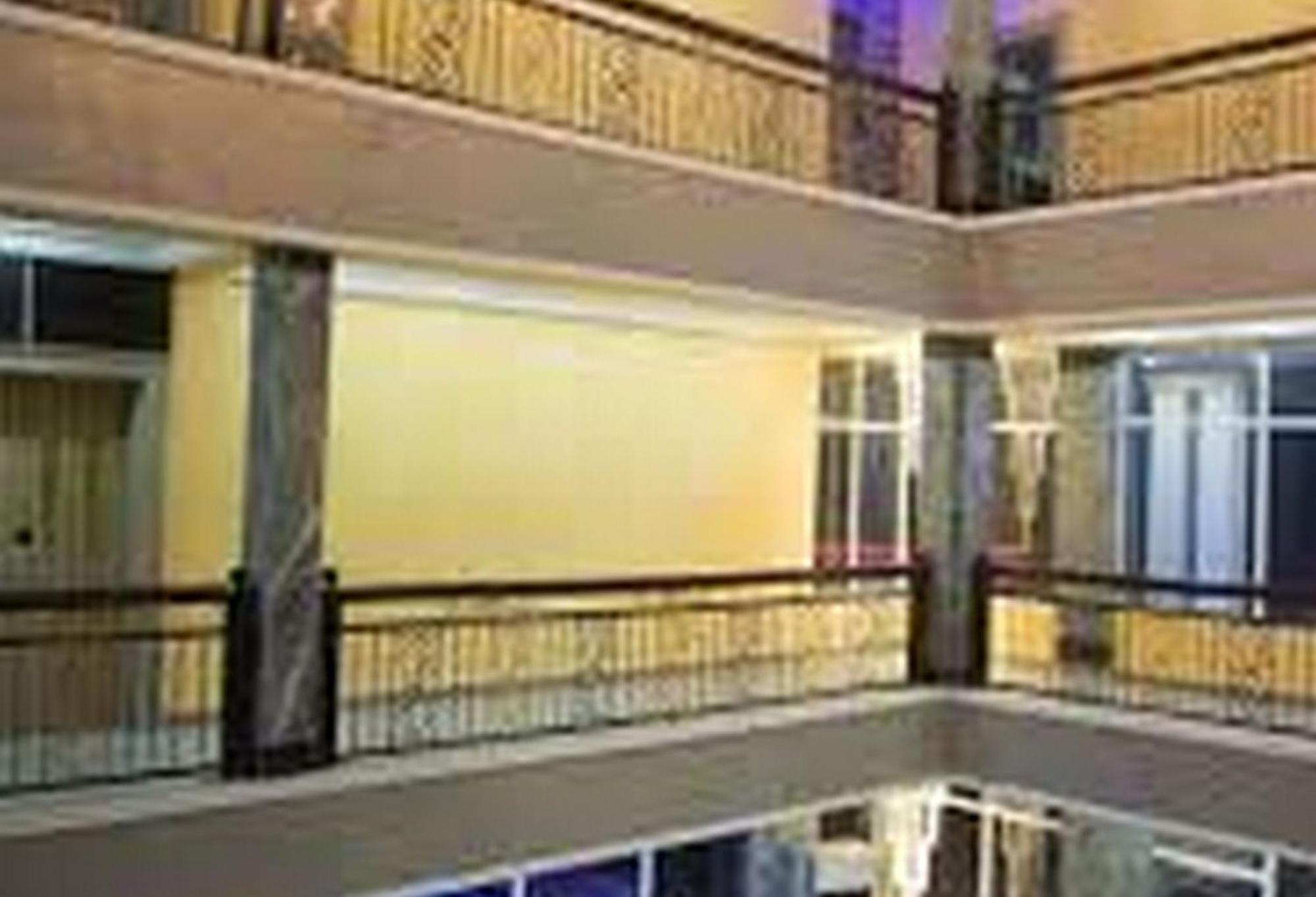 Room In Lodge - Hampton Towers Spa Asaba Buitenkant foto