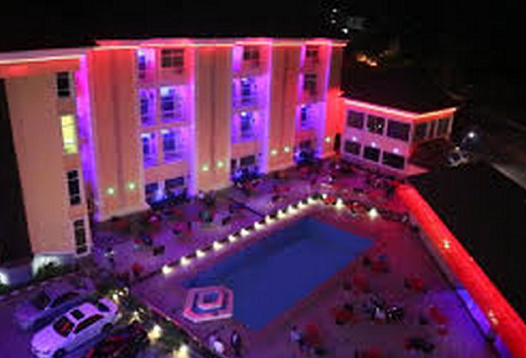 Room In Lodge - Hampton Towers Spa Asaba Buitenkant foto