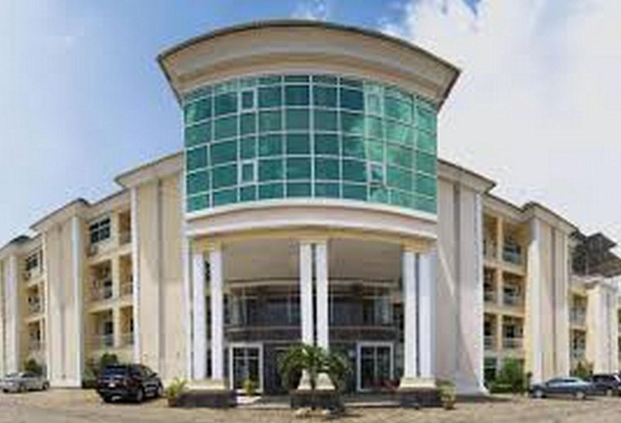 Room In Lodge - Hampton Towers Spa Asaba Buitenkant foto